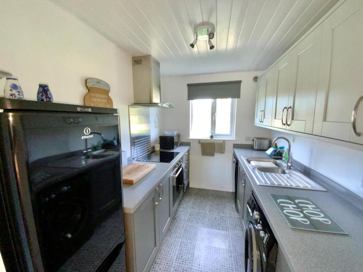 'That One' Our Cotswold Lakeside Lodge ไซเร็นเซสเตอร์ ภายนอก รูปภาพ