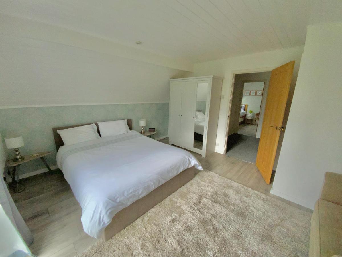 'That One' Our Cotswold Lakeside Lodge ไซเร็นเซสเตอร์ ภายนอก รูปภาพ