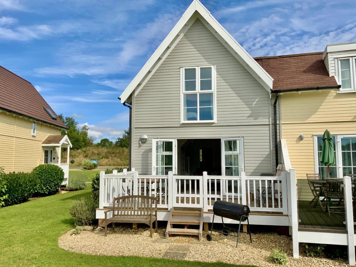 'That One' Our Cotswold Lakeside Lodge ไซเร็นเซสเตอร์ ภายนอก รูปภาพ