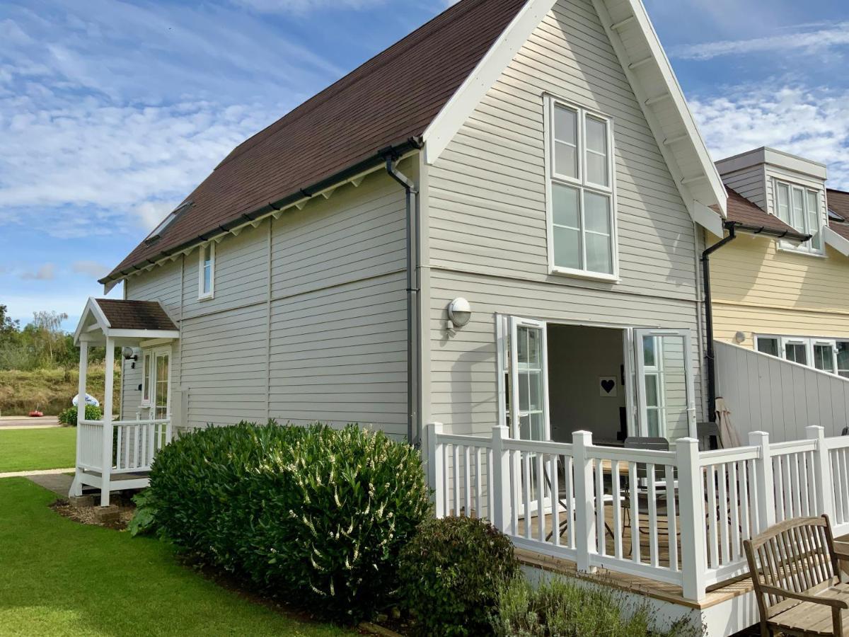 'That One' Our Cotswold Lakeside Lodge ไซเร็นเซสเตอร์ ภายนอก รูปภาพ