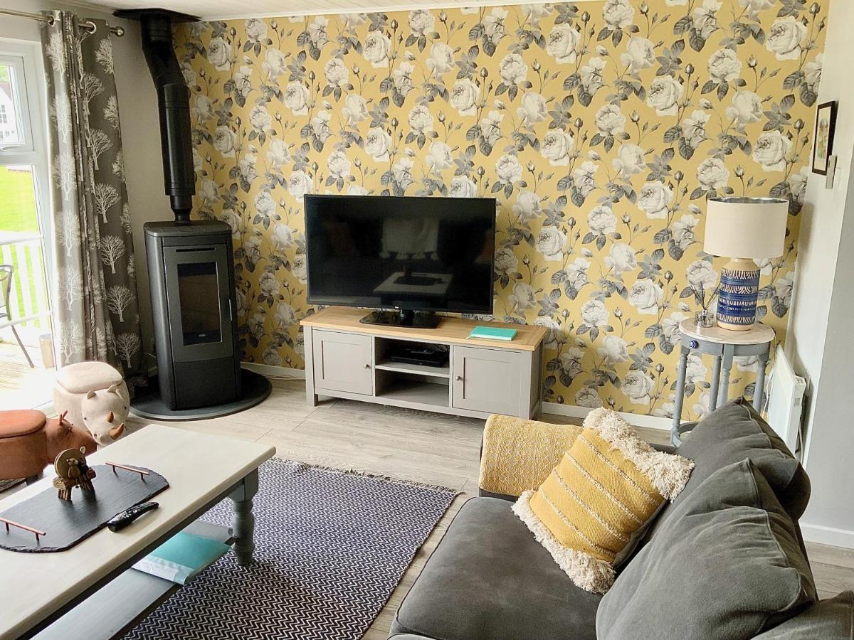 'That One' Our Cotswold Lakeside Lodge ไซเร็นเซสเตอร์ ภายนอก รูปภาพ